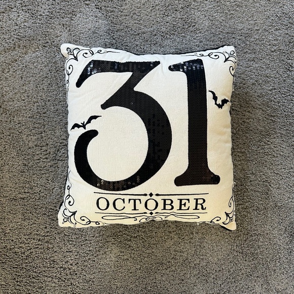 Halloween Pillow October 31st Black Sequin - Picture 1 of 4